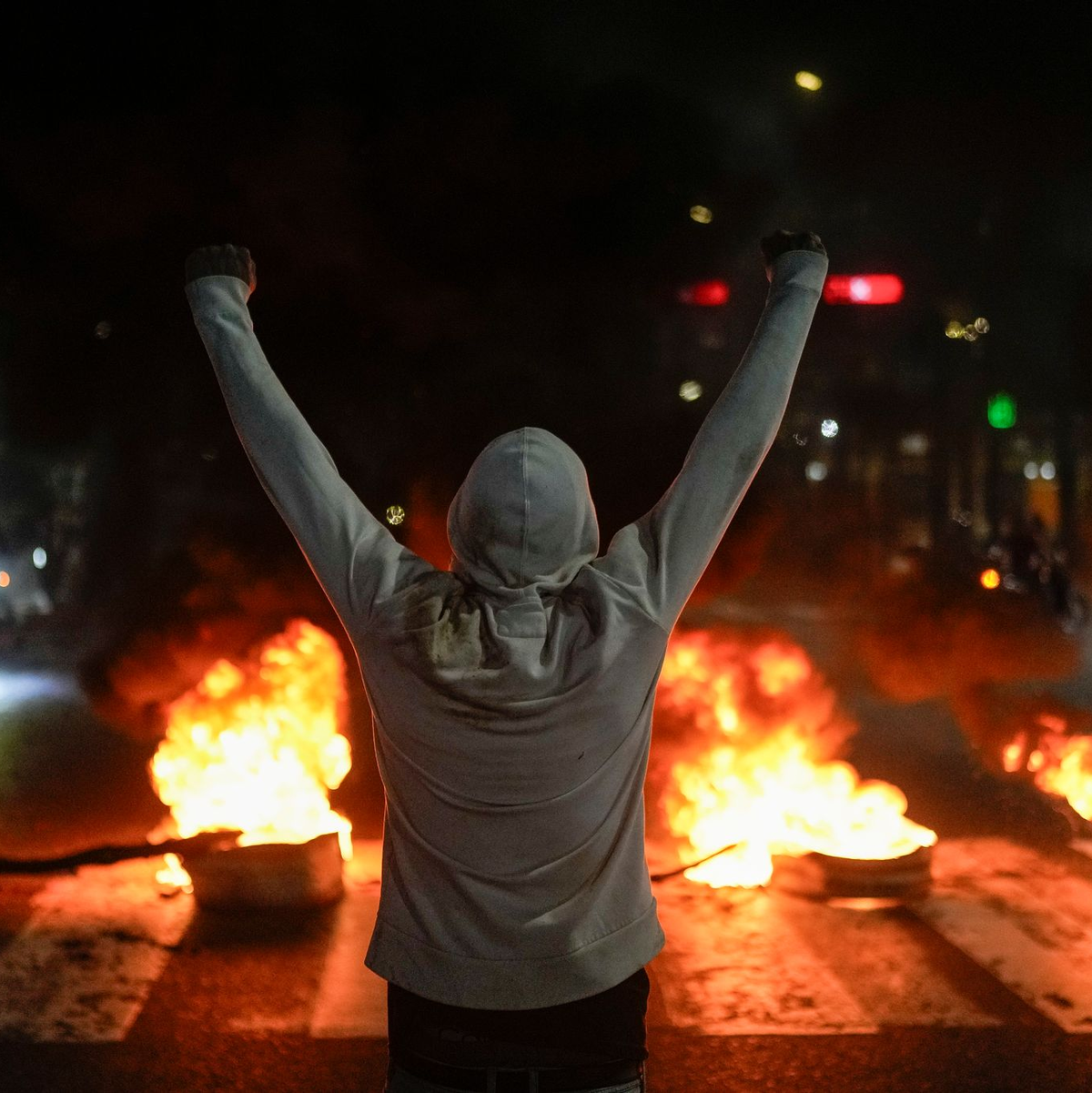 Nach der umstrittenen Präsidentenwahl in Venezuela gehen viele Menschen auf die Straße. - Foto: Matias Delacroix/AP