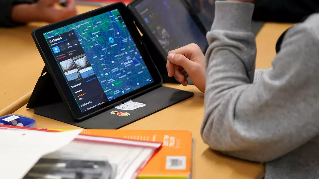 Mehr als 6 Milliarden Euro hatte der Bund für den ersten Digitalpakt unter anderem zur Anschaffung von Tablets für Schulen bereitgestellt. (Symbolbild) - Bild: Marcus Brandt/dpa