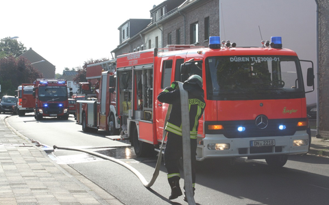 FW Düren: Vermeintlicher Dachstuhlbrand - Foto: presseportal.de