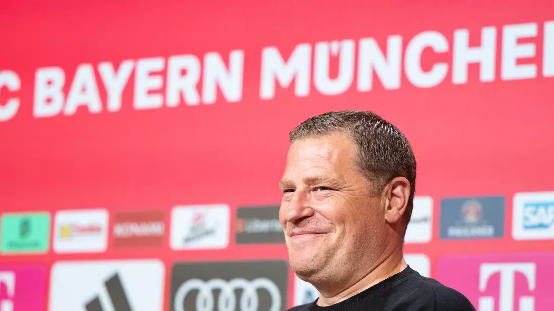 Max Eberl reagiert ungerührt auf die Transferansagen von Uli Hoeneß. - Bild: Lukas Barth/dpa