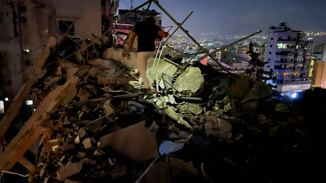 In den südlichen Vororten von Beirut, wo sich die Klinik befindet, ist die Hisbollah besonders stark. (Archivbild) - Bild: Hussein Malla/AP/dpa