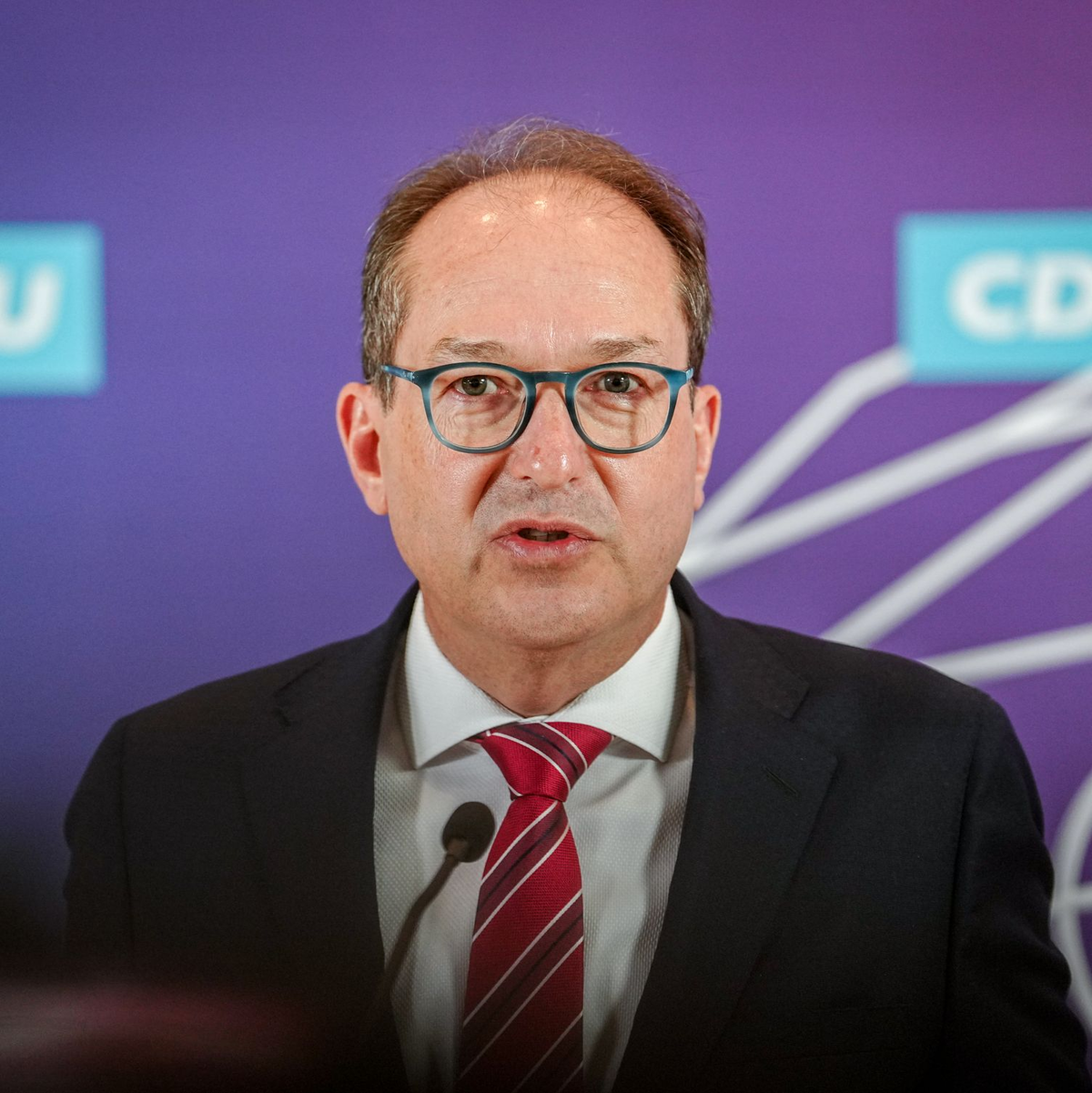 CSU-Landesgruppenchef Dobrindt will Leistungskürzungen für Asylbewerber. (Archivbild) - Foto: Kay Nietfeld/dpa