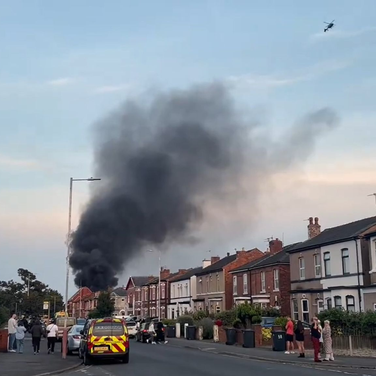 Nach einer Mahnwache wurde zunächst eine Moschee attackiert. - Foto: Pat Hurst/PA Wire/dpa