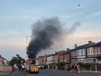 Ein Polizeiwagen ging in Flammen auf. - Foto: Pat Hurst/PA Wire/dpa