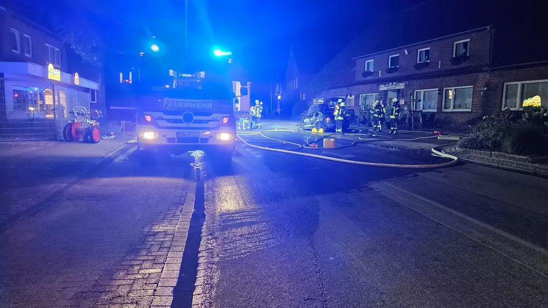 FW-ROW: Pkw gerät in Brand - Bild: presseportal.de