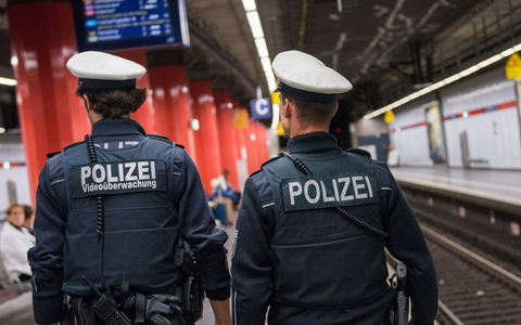 Bundespolizeidirektion MĂŒnchen: Körperverletzung in S-Bahn / Unbekannter gibt sich als Bahnmitarbeiter aus - Foto: presseportal.de Bundespolizeidirektion MĂŒnchen: Körperverletzung in S-Bahn / Unbekannter gibt sich als Bahnmitarbeiter aus - Foto: presseportal.de
