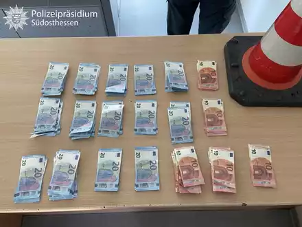 POL-OF: Spielgeld sprichwörtlich in Verkehr gebracht: Prop Copy-Geldscheine sichergestellt - Autobahn 3 - Foto: presseportal.de