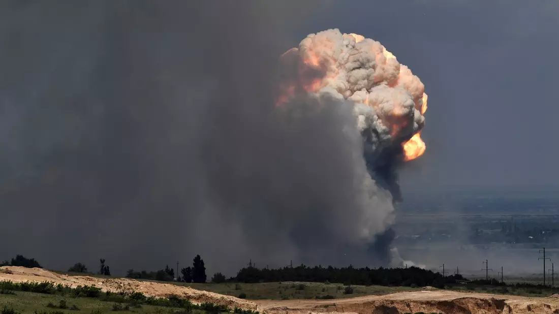 In ihrem Abwehrkampf greift die ukrainische Armee nicht nur auf annektiertem Gebiet wie der Halbinsel Krim Munitionsdepots an, sondern auch im russischen Hinterland. (Symbolbild) - Bild: Viktor Korotayev/Kommersant Publishing House/AP/dpa