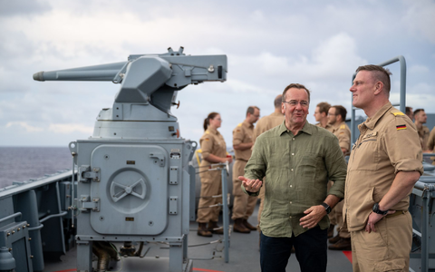 Verteidigungsminister Pistorius besucht auf Hawaii die von den USA geführte Militärübung RIMPAC. Am Rande äußerte er sich auch zum Thema Raketenstationierung in Deutschland. - Foto: Soeren Stache/dpa