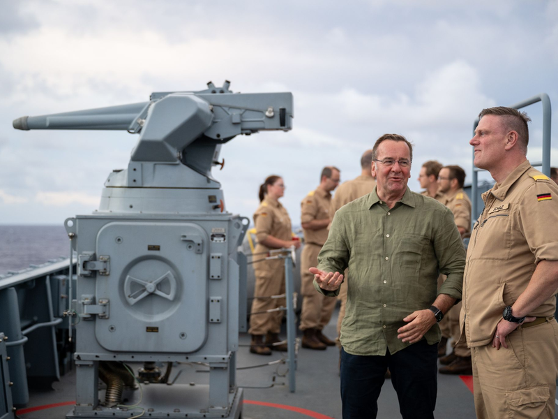 Verteidigungsminister Pistorius besucht auf Hawaii die von den USA geführte Militärübung RIMPAC. Am Rande äußerte er sich auch zum Thema Raketenstationierung in Deutschland. - Foto: Soeren Stache/dpa