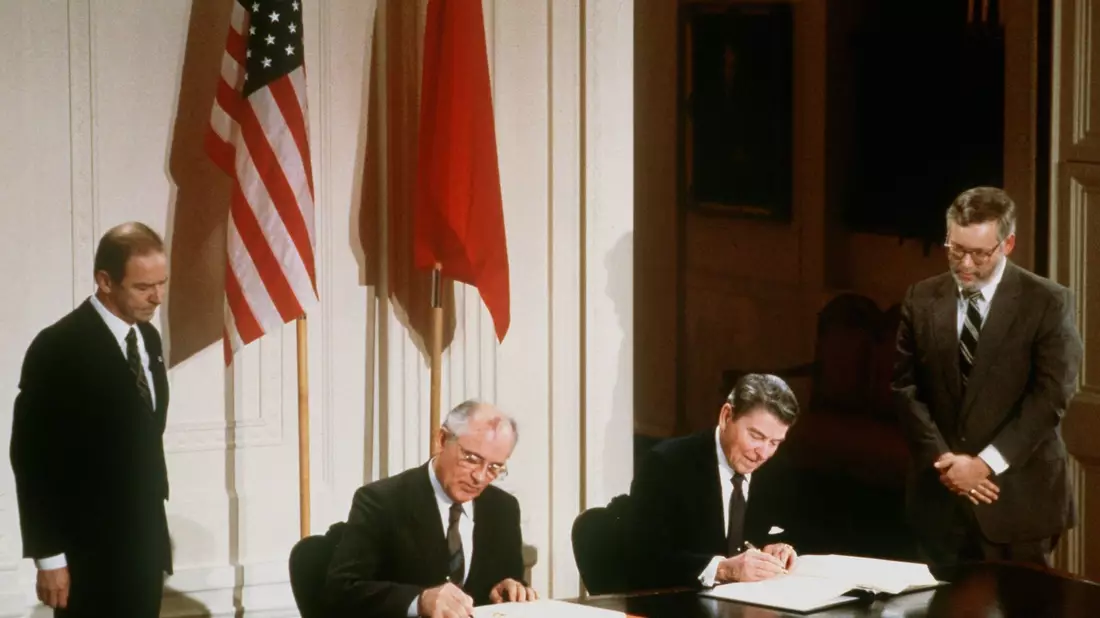 Seit 2019 Geschichte: Der 1987 unterzeichnete INF-Vertrag zur Vernichtung von atomaren Mittelstreckenraketen. (Archivbild) - Bild: Photoreporters/dpa