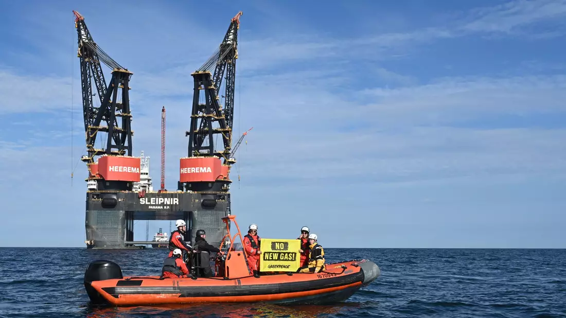Nicht nur Greenpeace, auch Fridays for Future protestiert gegen Erdgas aus der Nordsee. (Archivbild) - Bild: Lars Penning/dpa