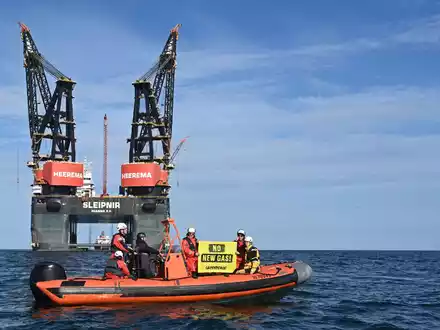 Nicht nur Greenpeace, auch Fridays for Future protestiert gegen Erdgas aus der Nordsee. (Archivbild) - Foto: Lars Penning/dpa