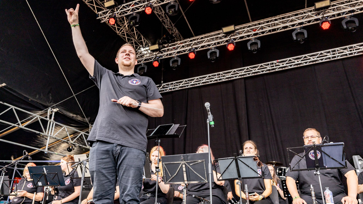 Die beiden Festival-Gründer Thomas Jensen (links) und Holger Hübner. - Foto: Axel Heimken/dpa