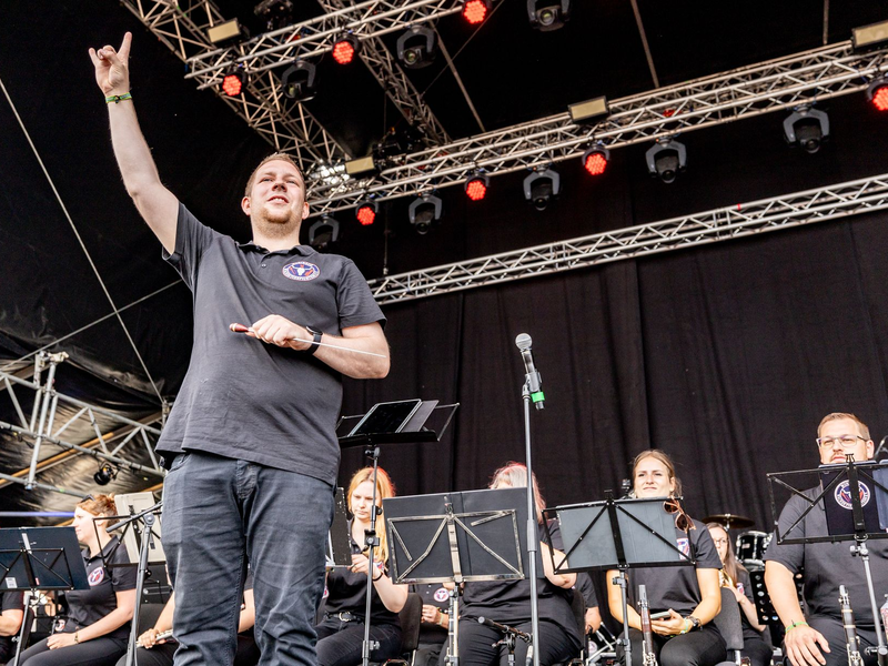 Die beiden Festival-Gründer Thomas Jensen (links) und Holger Hübner. - Foto: Axel Heimken/dpa