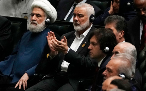 Ismail Hanija bei der Vereidigung von Irans Präsident Peseschkian. - Foto: Vahid Salemi/AP/dpa