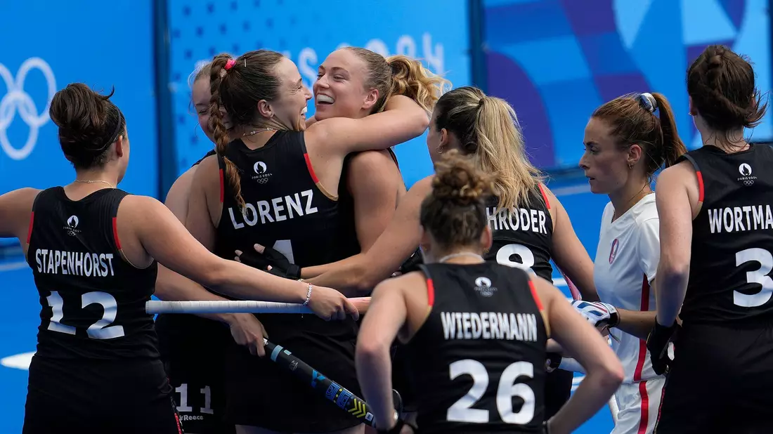 Deutschlands Hockey-Frauen siegen gegen den Olympia-Gastgeber. - Bild: Anjum Naveed/AP/dpa