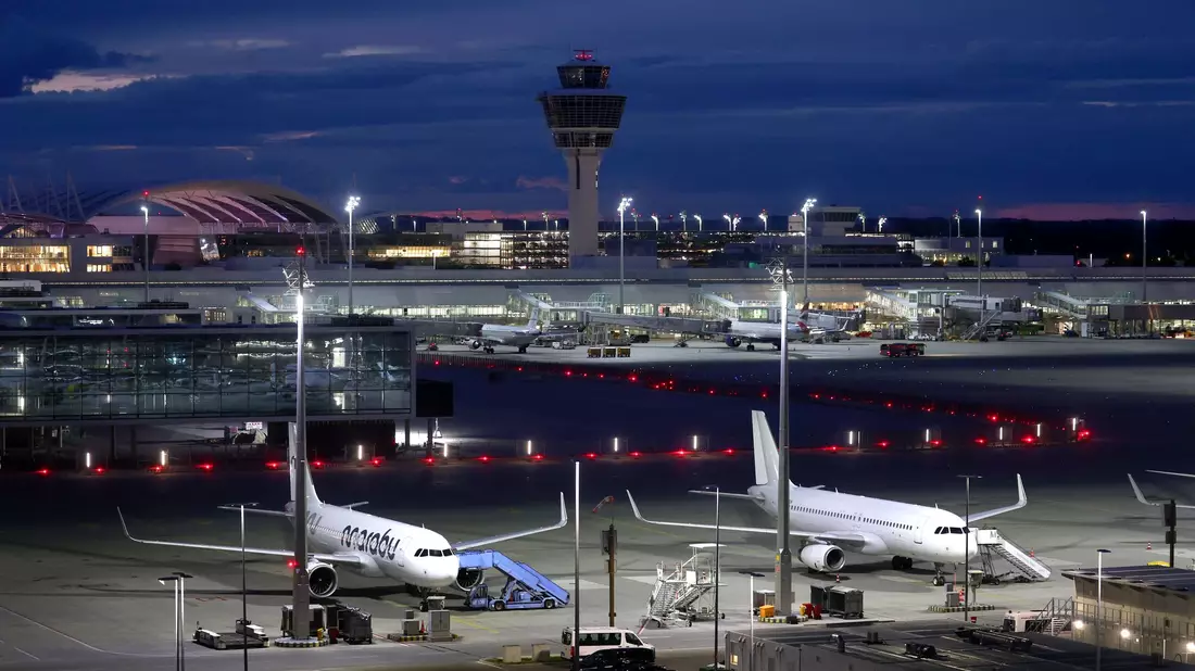 Die Analysten der Allianz sorgen sich, dass der Mangel an Flugzeugmechanikern zu mehr Unfällen führen könnte (Symbolbild). - Bild: Karl-Josef Hildenbrand/dpa