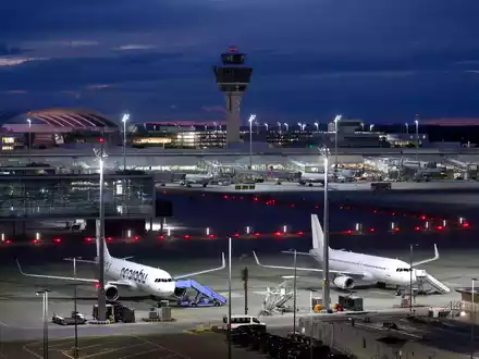 Die Analysten der Allianz sorgen sich, dass der Mangel an Flugzeugmechanikern zu mehr Unfällen führen könnte (Symbolbild). - Foto: Karl-Josef Hildenbrand/dpa
