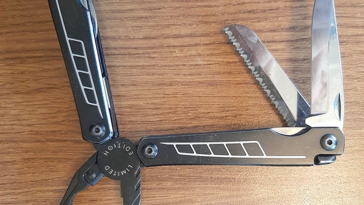 Bundespolizeidirektion München: Stichbewegungen in Richtung Oberkörper / Streit eskaliert - Bundespolizei fasst gesuchte Frau - Foto: presseportal.de