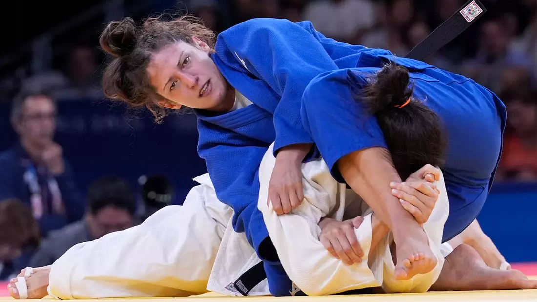 Miriam Butkereit (oben) trat in Paris zum ersten Mal bei Olympischen Spielen an. - Bild: Eugene Hoshiko/AP/dpa