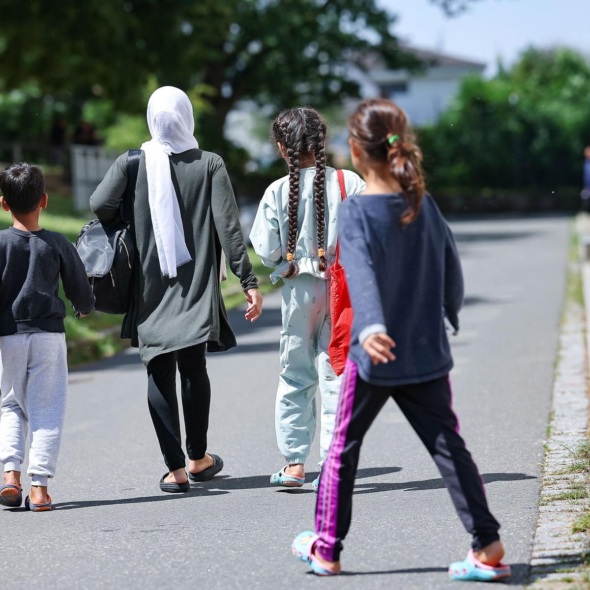 Sollen Asylbewerber stärker in Helferjobs gedrängt werden? (Archivfoto) - Foto: Daniel Löb/dpa