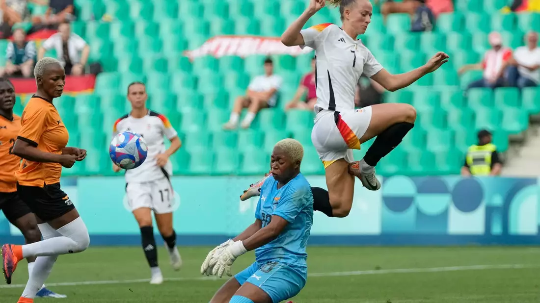Obenauf: Lea Schüller und die DFB-Frauen - Bild: Silvia Izquierdo/AP/dpa