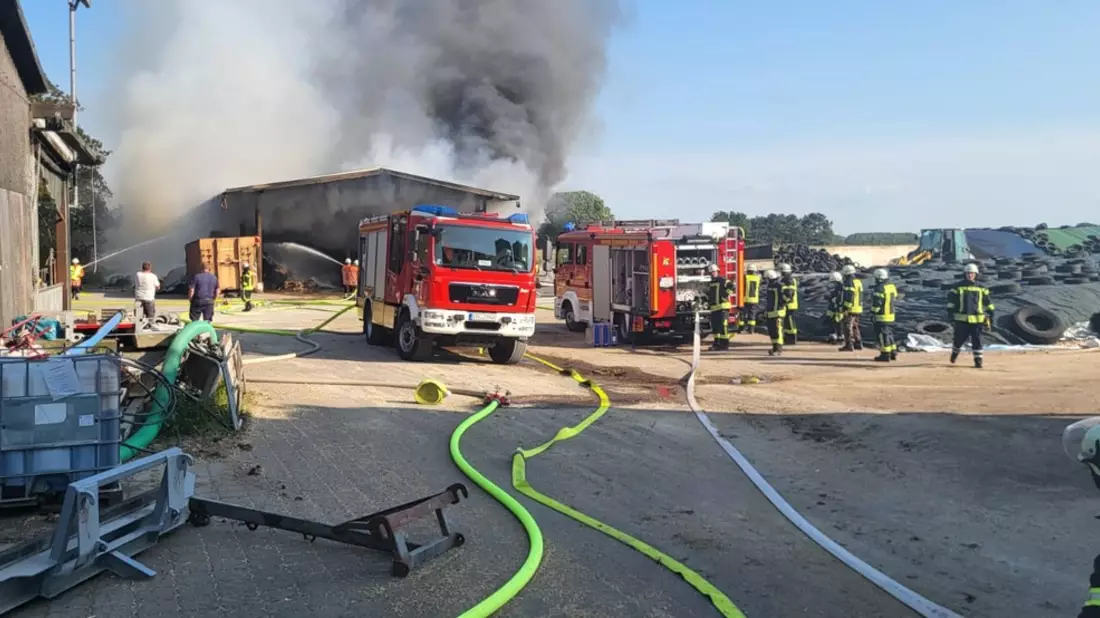 POL-STD: Großfeuer in Wischhafen - 160 Feuerwehrleute im Einsatz - Bild: presseportal.de
