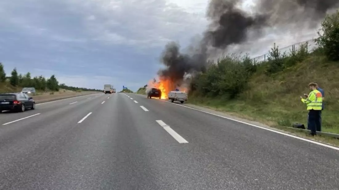 POL-OH: Brennendes Fahrzeuggespann auf der Autobahn 4 - Abfahrt Friedewald - Bild: presseportal.de