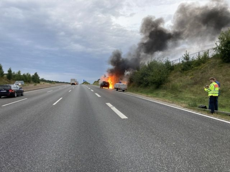 POL-OH: Brennendes Fahrzeuggespann auf der Autobahn 4 - Abfahrt Friedewald - Foto: presseportal.de