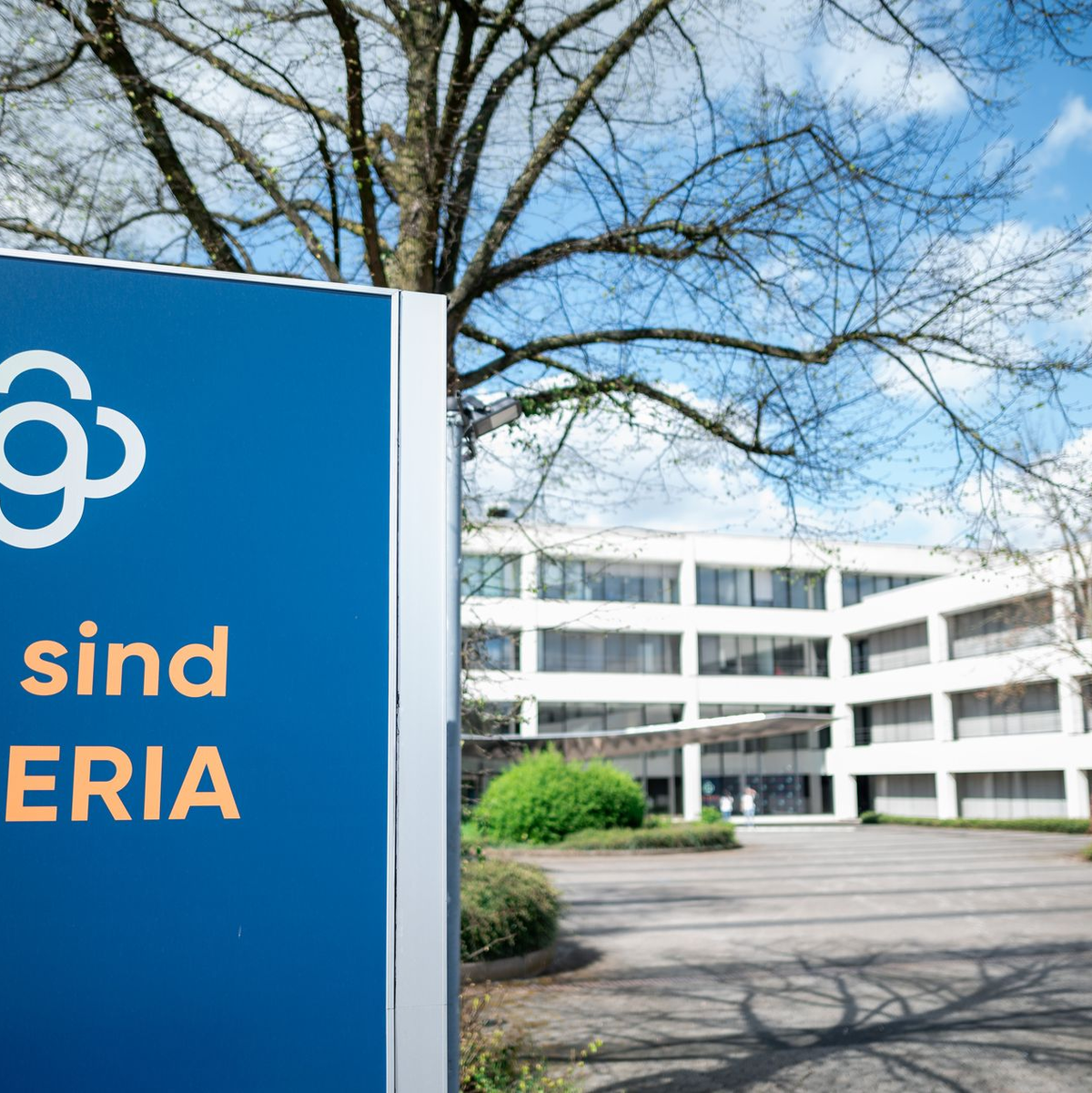 Blick auf die Firmenzentrale von Galeria Kaufhof in Essen. Das Insolvenzverfahren des Warenhauskonzerns wurde aufgehoben. - Foto: Fabian Strauch/dpa