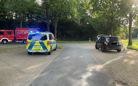 FW Alpen: Auto verliert Dieselkraftstoff auf der Autobahn - Foto: presseportal.de