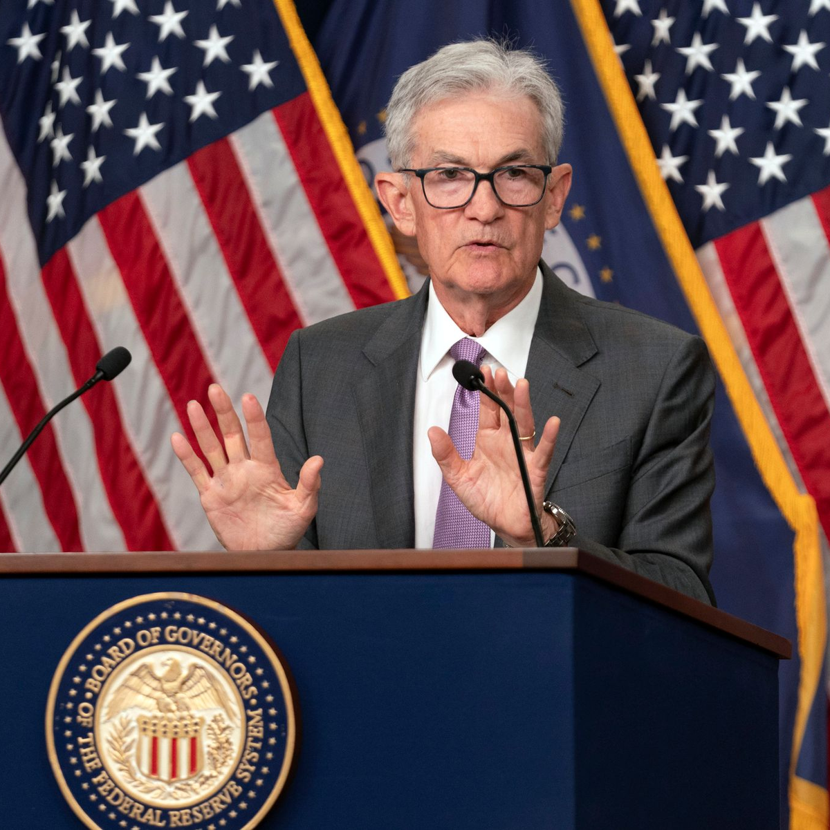 Fed-Chef Jerome Powell stellt eine Zinssenkung für September in Aussicht - solange die Wirtschaftsdaten das hergeben. - Foto: Jose Luis Magana/AP/dpa