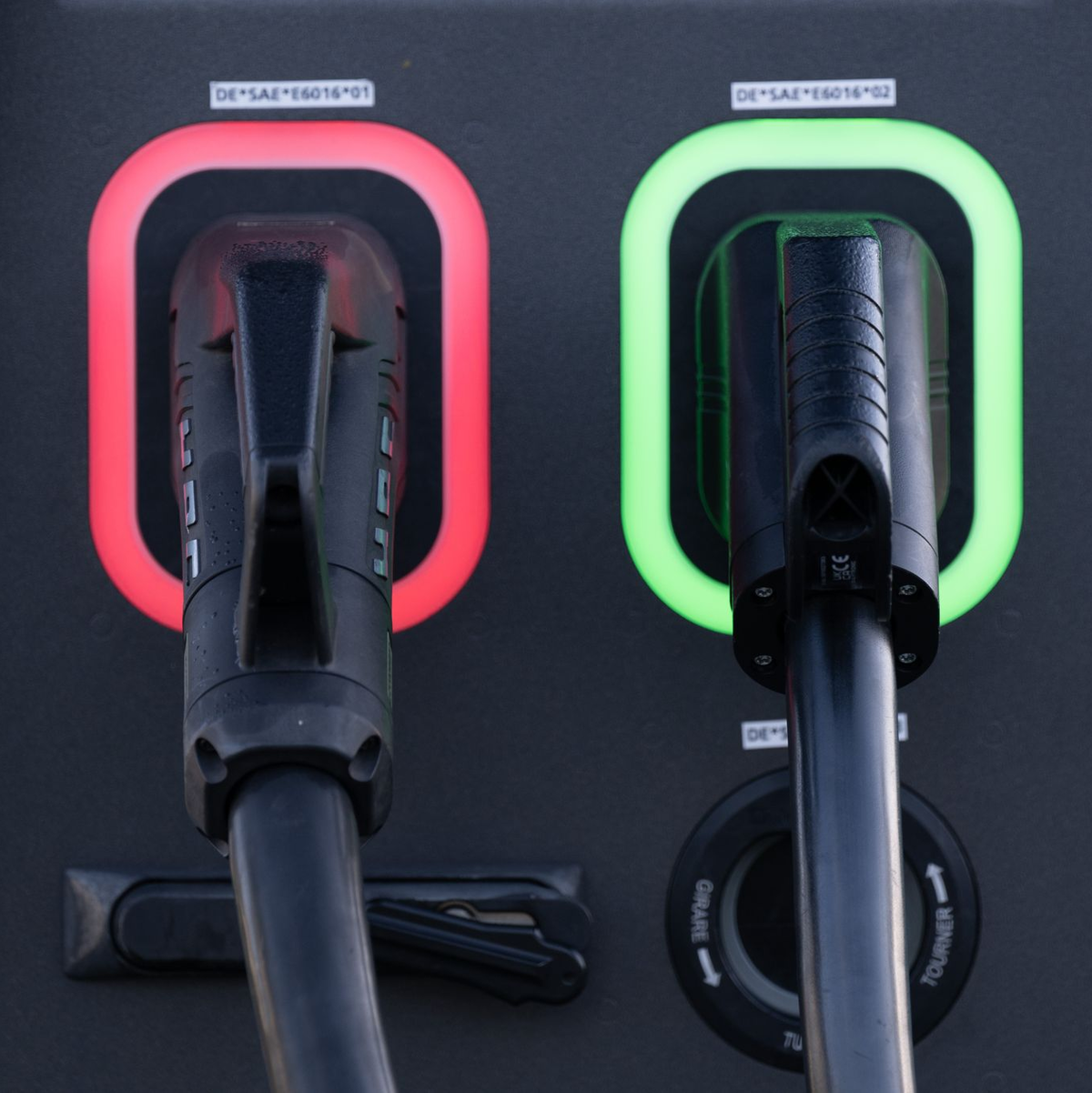 Ladesäule für E-Autos - Wirtschaftsminister Robert Habeck hat Vorschläge zur Reform des Stromsystems vorgelegt (Archivfoto). - Foto: Sebastian Kahnert/dpa