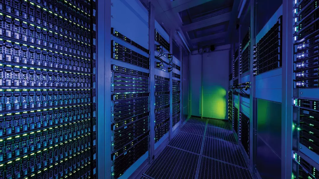 Die Anzahl der täglich verschickten und empfangenen E-Mails weltweit liegt bei mehr als 360 Milliarden, Tendenz steigend. - Bild: GMX, WEB.DE, IONOS/dpa