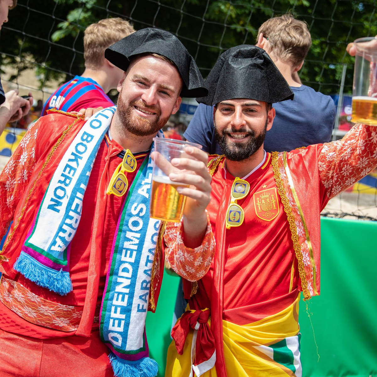 Selbst der Bierdurst der Fußball-Fans bei der EM konnte den Bierabsatz im Juni nicht retten. - Foto: Christoph Schmidt/dpa
