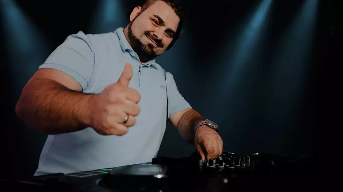 Dennis Walter liefert das perfekte DJ-Komplettpaket für jedes Event - Bild: presseportal.de