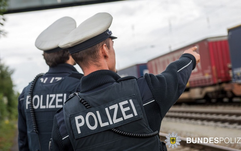 Bundespolizeidirektion München: Sexuelle Belästigung - 60-Jähriger muss sich vor Haftrichter verantworten - Foto: presseportal.de Bundespolizeidirektion München: Sexuelle Belästigung - 60-Jähriger muss sich vor Haftrichter verantworten - Foto: presseportal.de