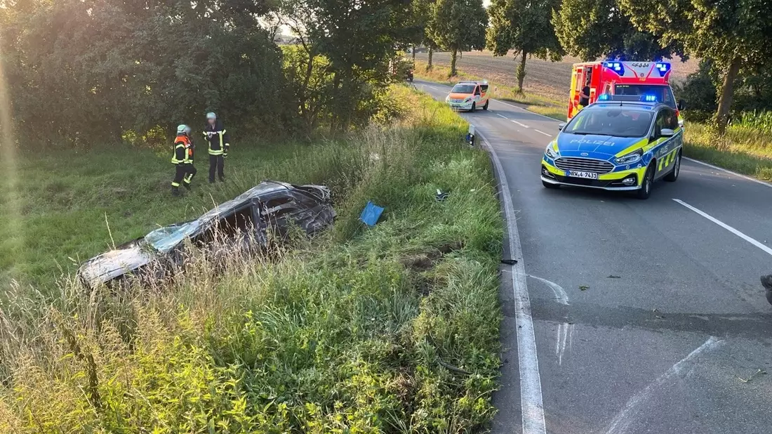 POL-LIP: Schieder-Schwalenberg. Schwerer Verkehrsunfall auf der Weserstraße. - Bild: presseportal.de