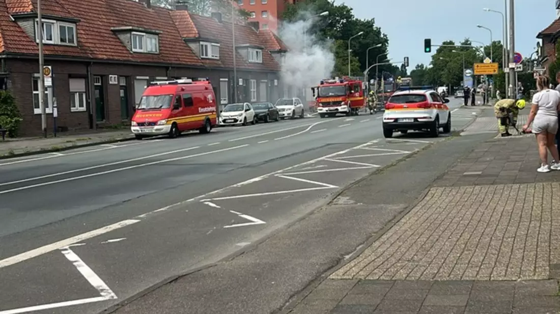 FW Gronau: Brand eines Reihenhauses an der Ochtruper Straße - Bild: presseportal.de