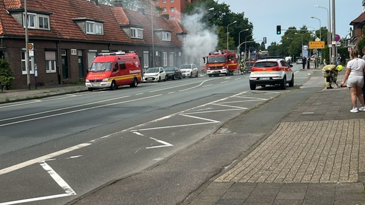 FW Gronau: Brand eines Reihenhauses an der Ochtruper Straße - Foto: presseportal.de