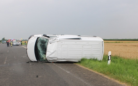 POL-DN: Unfall beim Abbiegen, zwei Leichtverletzte - Foto: presseportal.de