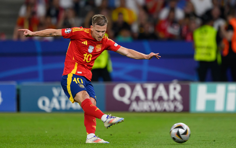 Der FC Barcelona und Dani Olmo selbst sollen sich mündlich geeinigt haben. - Foto: Robert Michael/dpa