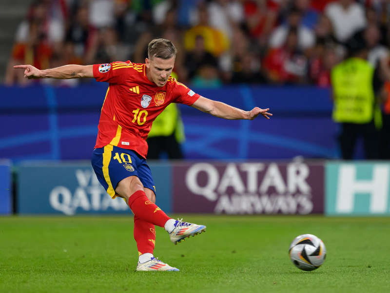 Der FC Barcelona und Dani Olmo selbst sollen sich mündlich geeinigt haben. - Foto: Robert Michael/dpa