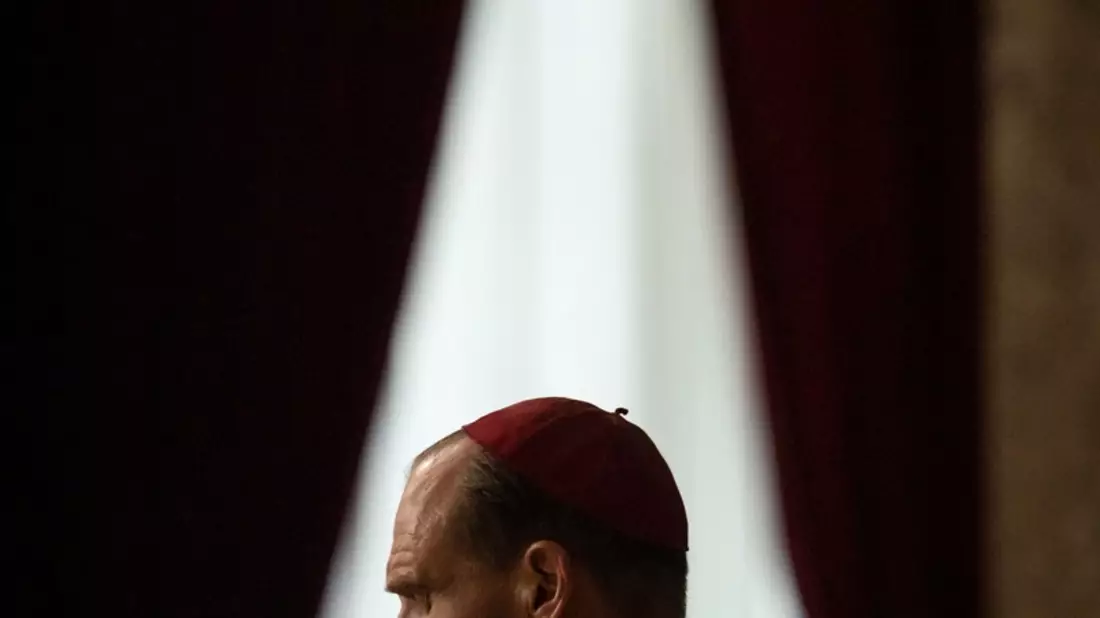 KONKLAVE / Atmosphärischer Thriller von Erfolgsregisseur Edward Berger mit Ralph Fiennes und Stanley Tucci in den Hauptrollen / Ab 21. November 2024 im Kino - Bild: presseportal.de