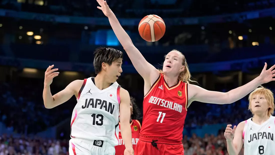 Marie Gülich und die deutschen Basketballerinnen haben bei Olympia auch ihr zweites Spiel gewonnen. - Bild: Michael Conroy/AP/dpa