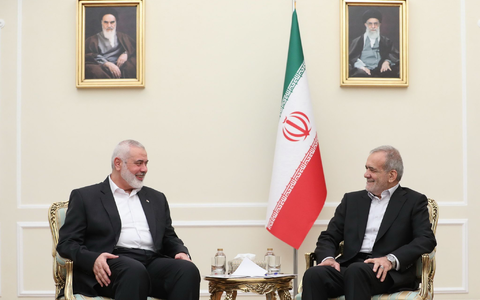 Irans neuer Präsident Massud Peseschkian versichert der Hamas auch nach Hanijas Tod die volle Unterstützungseines Landes. (Archivbild) - Foto: Iranian Presidency/ZUMA Press Wire/dpa