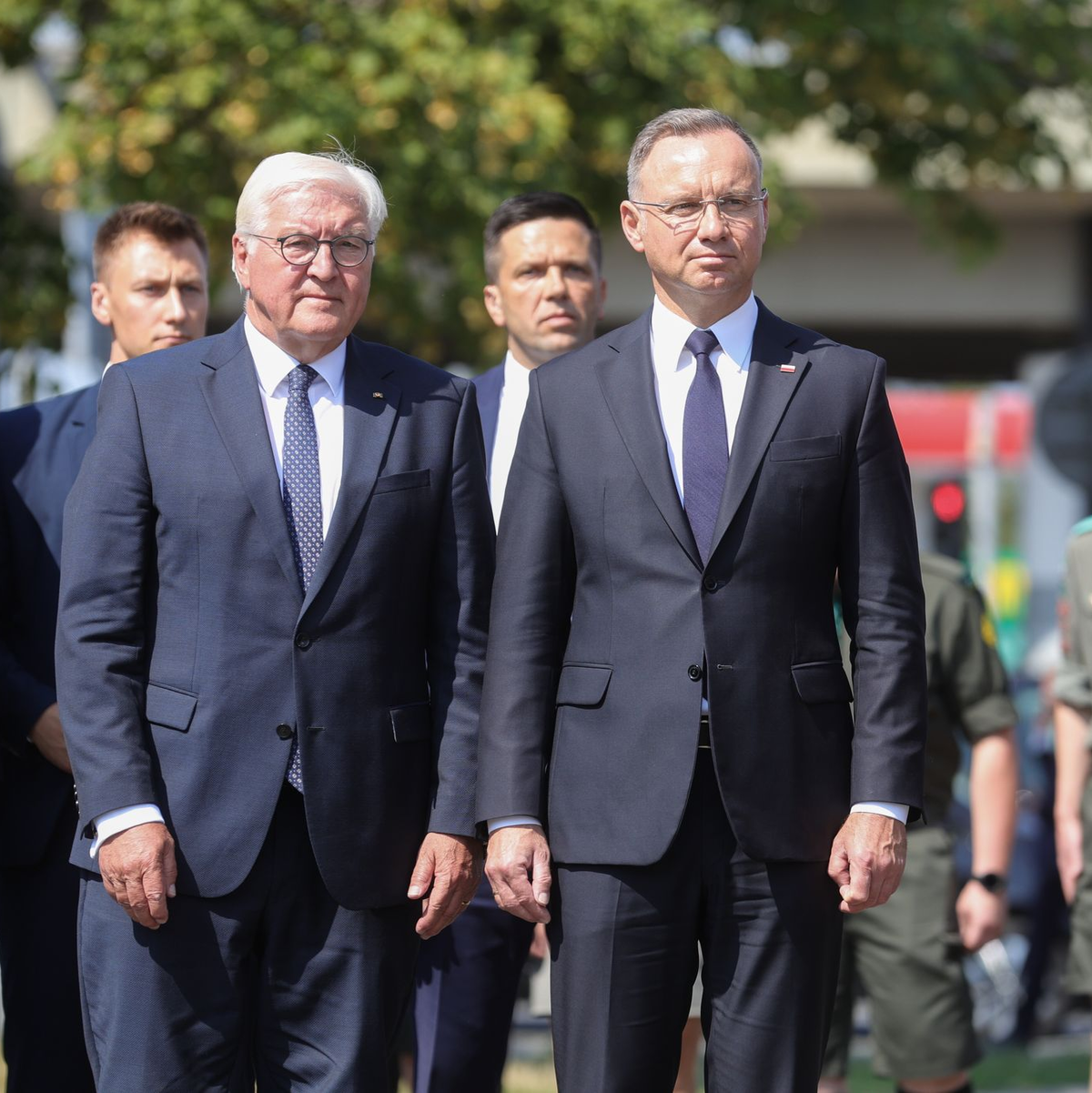 Die Präsidenten Frank-Walter Steinmeier und Andrzej Duda gedenken der Opfer des Warschauer Aufstands 1944. - Foto: Rafal Guz/PAP/dpa