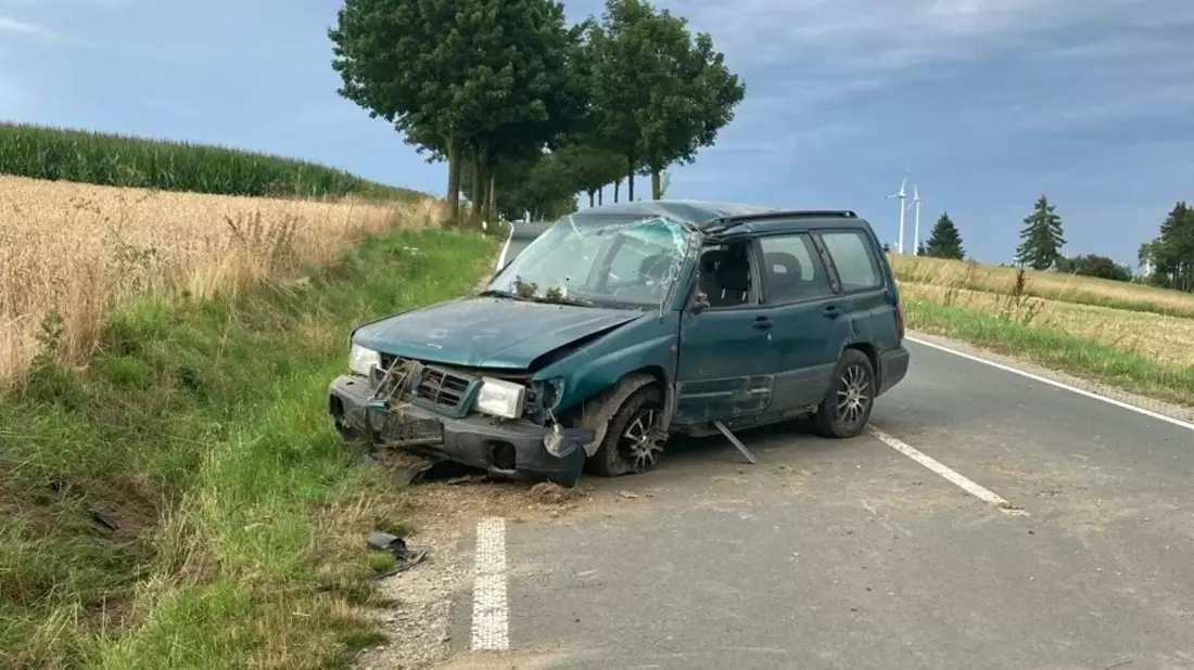 POL-HX: Geländewagen kommt von der Straße ab und überschlägt sich - Bild: presseportal.de