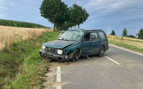 POL-HX: Geländewagen kommt von der Straße ab und überschlägt sich - Foto: presseportal.de